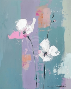 Flori albe pe fundal pastel